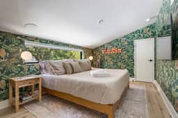 Tropical Hideaway: Pool & Speakeasy - Sleeps 10 - Image 4