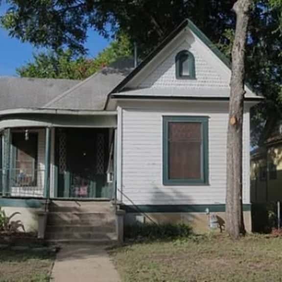 East Austin 6BR + Guest House | Walk to E 6th St - Image 1