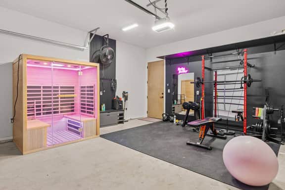 Wellness Spa | Sleeps 16 Gym, Sauna, Hot Tub, Pool - Image 2