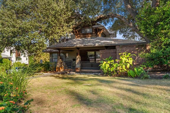 Travis Heights Oasis | Pool, Spa, Golf | Sleeps 16 - Image 4
