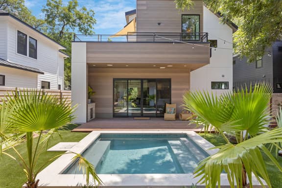Tropical Hideaway: Pool & Speakeasy - Sleeps 10 - Image 1